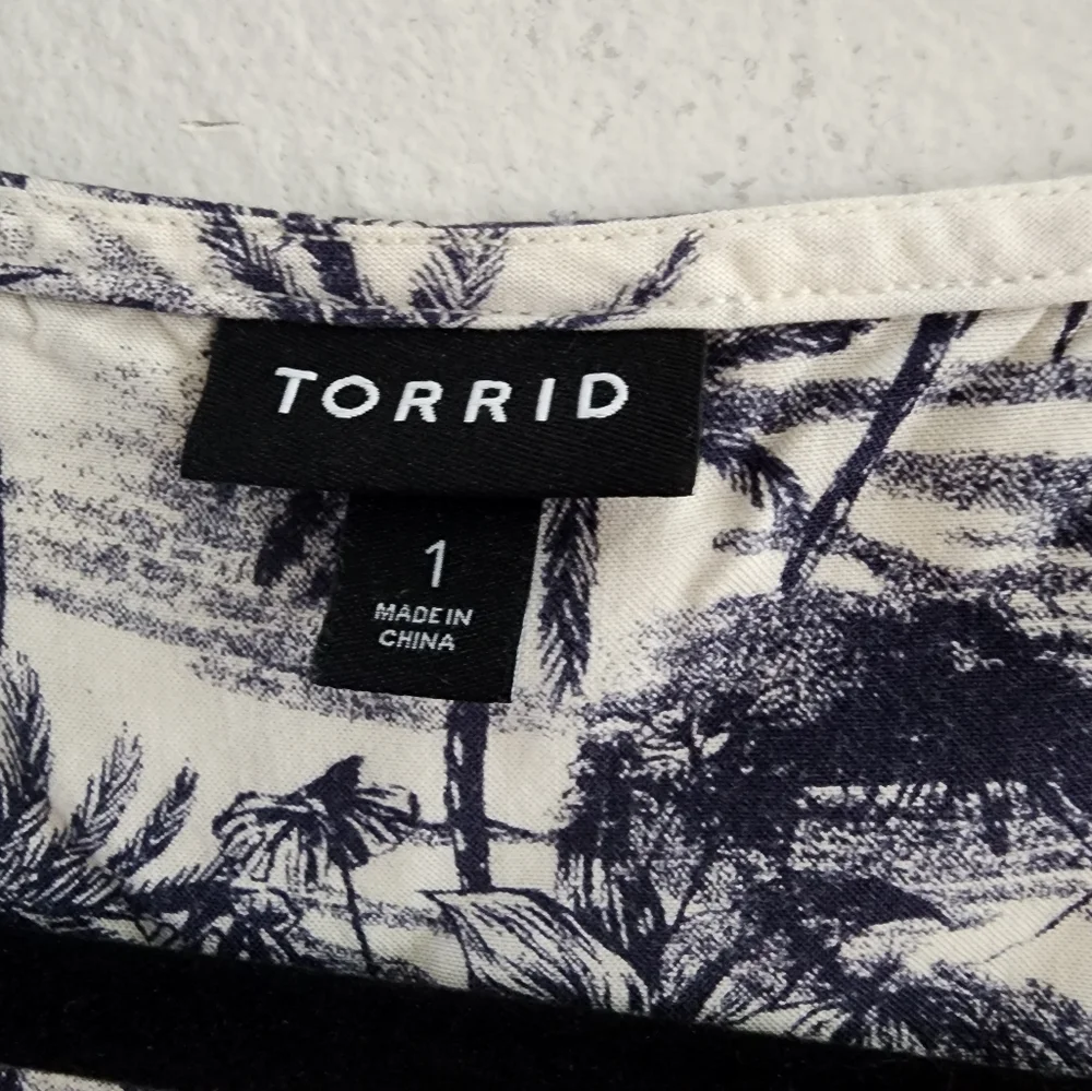 Torrid Harper tank blouse - palm trees - Picture 3 of 4